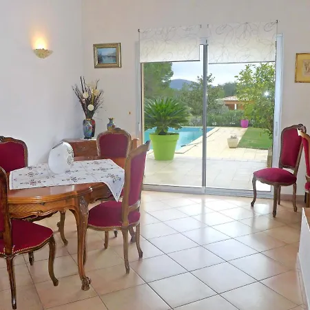 Holiday La Peguiere Дом отдыха