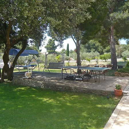 Holiday La Peguiere Дом отдыха